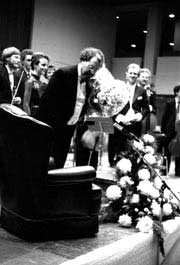 Rudolf Wesner als Sprecher bei »Peter und der Wolf« von Prokofjew Rudolf Wesner als Sprecher bei »Peter und der Wolf« von Prokofjew